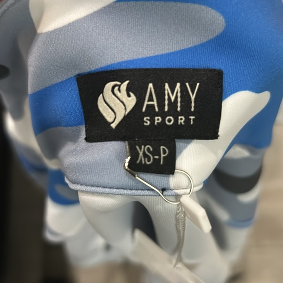 Nwt xs Amy sport zippy - Picture 7 of 7